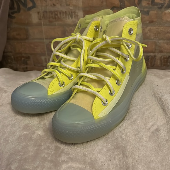 Green and clear converse - Picture 2 of 3